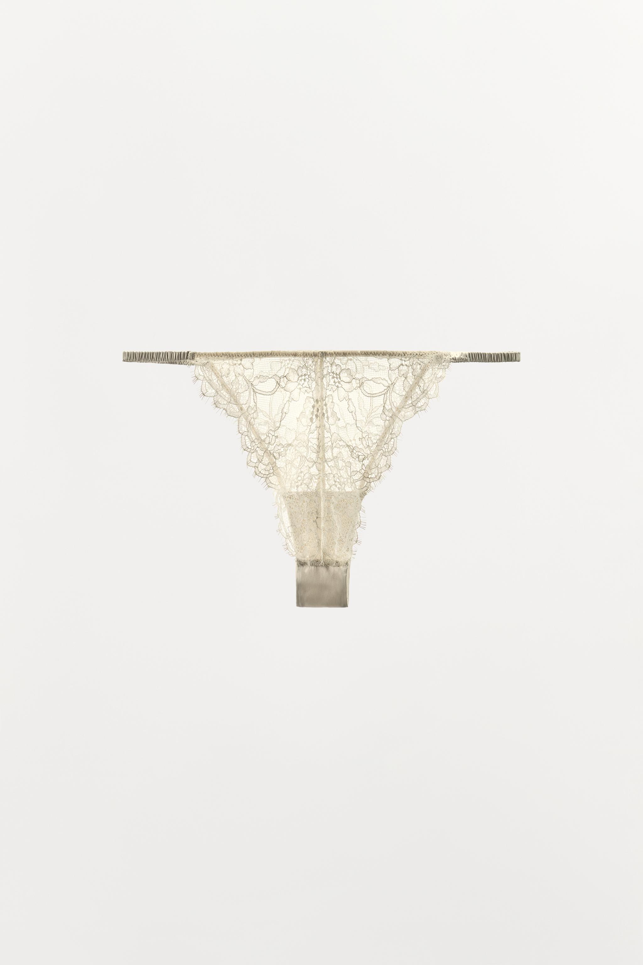 CULOTTE EN DENTELLE